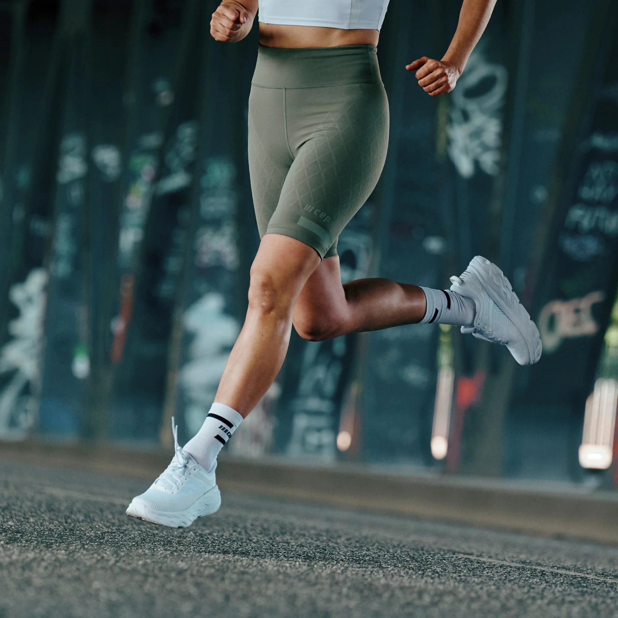 The Run Compression Mid Cut Socks 4.0, Women 18 The Run Compression Mid Cut Socks 4.0, Women