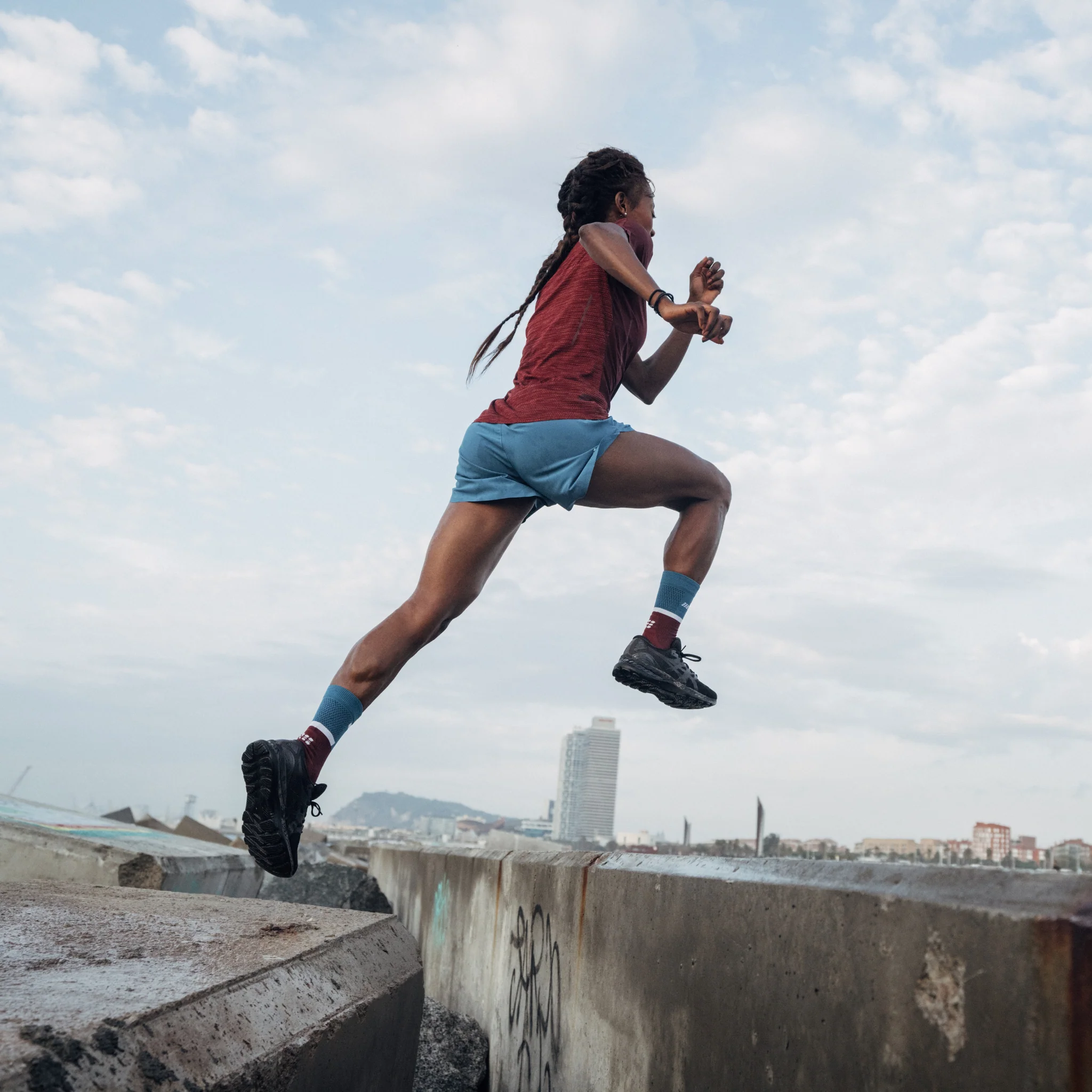 The Run Compression Mid Cut Socks 4.0, Women 7 The Run Compression Mid Cut Socks 4.0, Women
